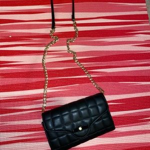 black crossbody purse